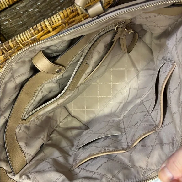 EUC Michael Kors Sullivan Top-Zip Tote Bag Tan Classic Chic Business Purse - Picture 9 of 15